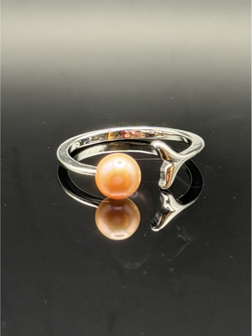 Elegant White Gold Plated Peach Pearl Whale Tail Adjustable Ring